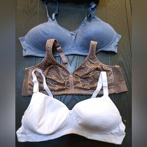 Set of Three Breezies full coverage comfortable bras
